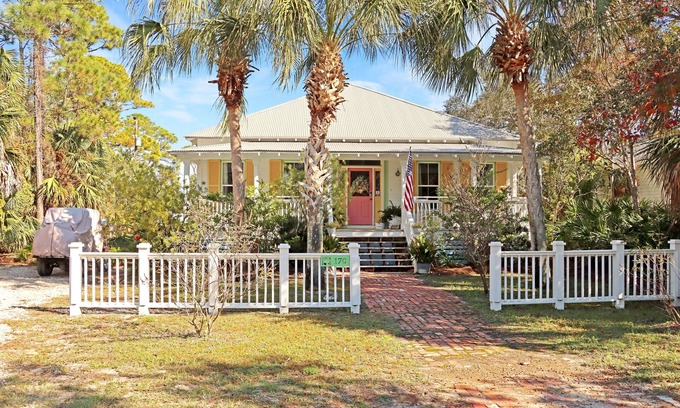 Indian Pass House | Old Florida, Quite, Historic, Completely Remodeled, Near The Beach