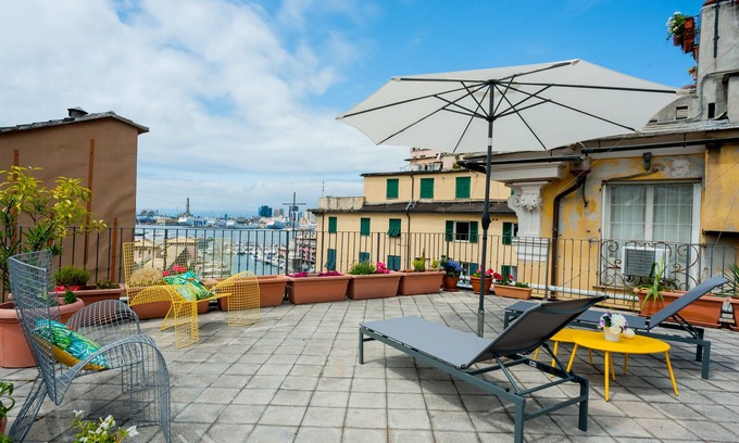 Genoa Historical Centre Apartment | Old Genoa apartment - 100 meters Aquarium, terrace with sea view, families