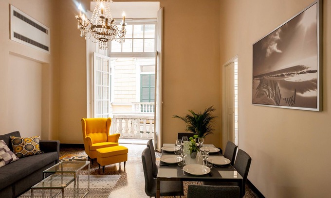 Genoa Historical Centre Apartment | Old Genoa Apartment- Superior facing the Aquarium