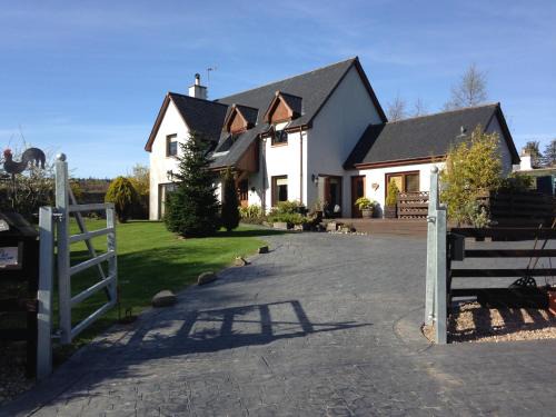 Elgin Bed & Breakfast | Old Mills Garden