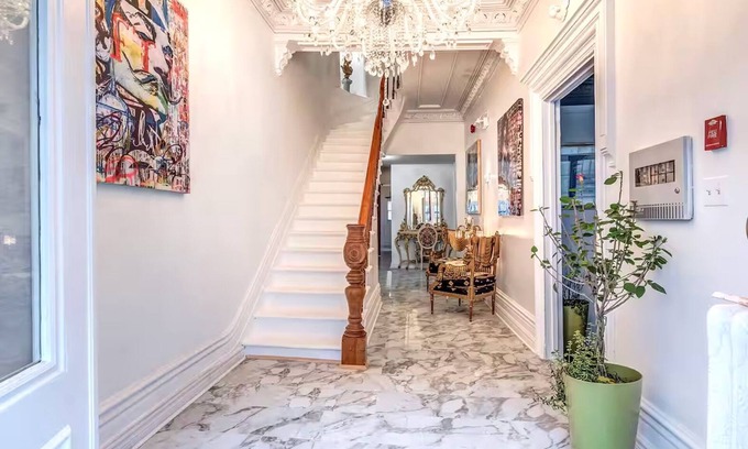 Ville-Marie House | Old Montréal Upscale Mansion 8 Full Insuite Bdr