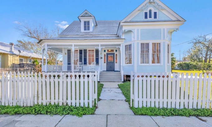 Breaux Bridge House | Old Patin Mansion - 13 mins to downtown Lafayette