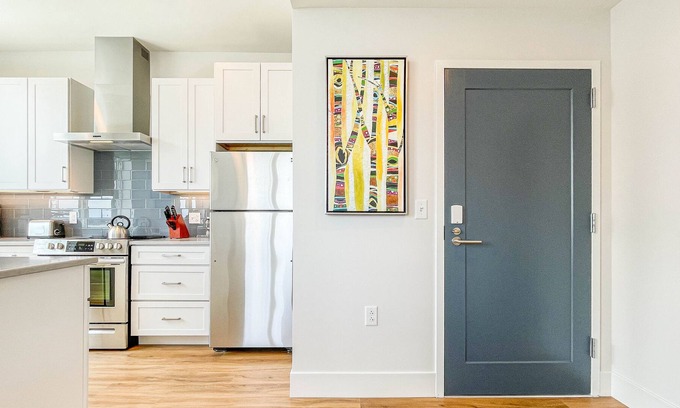 East Bayside Apartment | Old Port short term monthly rental.