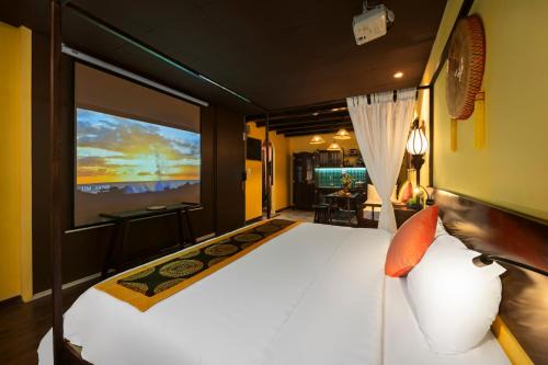 Old Quarter Apartment | Old Quarter Lux Boutique Railview Retreat