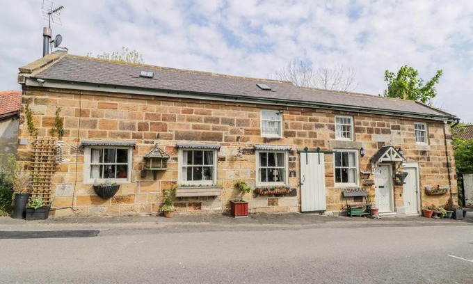 Loftus House | Old Stables Cottage
