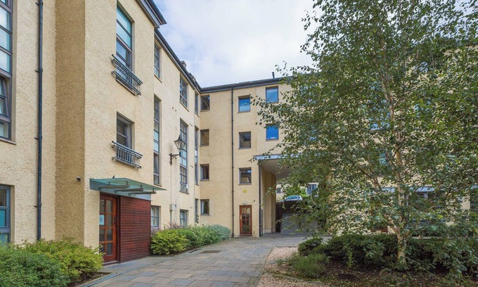 Old Town Apartment | Old Tolbooth Wynd [388] is a Spacious 2 bedroom apartment just off the Royal Mile