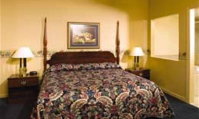Old Town West Condo | Old Town Alexandria Resort ~located minutes from the metro