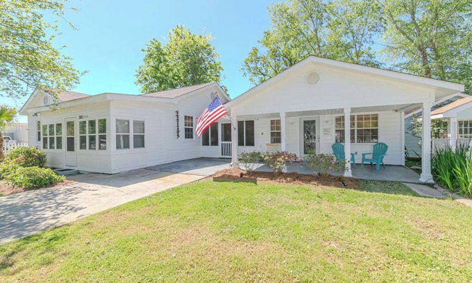 Bay St Louis House | Old Town Beach Bungalow~ 2 blocks from Main St. and Beach Blvd.