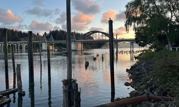 Florence Cottage | Old Town Cottage in Port of Siuslaw, King Bed
