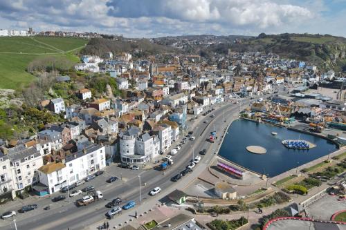 Old Town Hastings Apartment | Old town flat with sea view