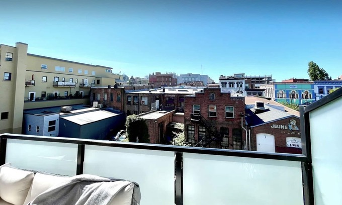 Inner Harbour Condo | Old Town Heights