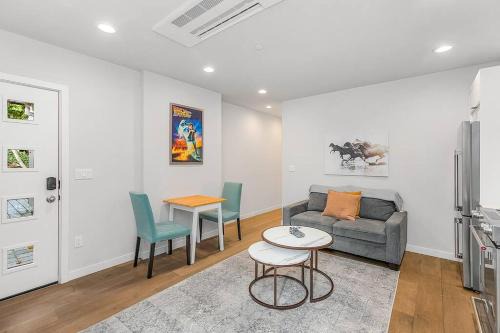 East Queen Anne Apartment | Old-Western Time Travelers Cowboys Sweet Suite