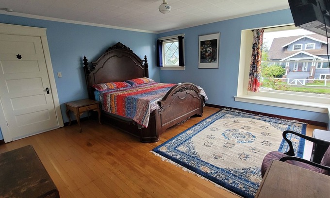 Aberdeen House | Old World Charm. Stately historical mansion.