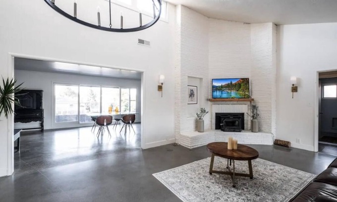 Stockton House | Old World Charm W/Dry Sauna & Water Front Dock
