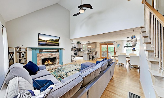 East Harwich House | Olde Homestead Hideaway