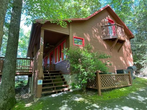 Gatlinburg House | Ole Red Retreat - 10 minutes to Gatlinburg & Great Smoky Mountains