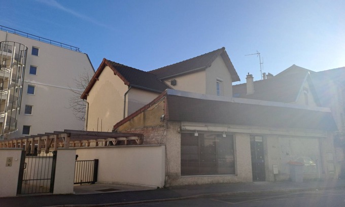 Poissy House | Oliasi Poissy