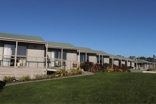 Cape Foulwind Hotel | Omau Settlers Lodge Motel