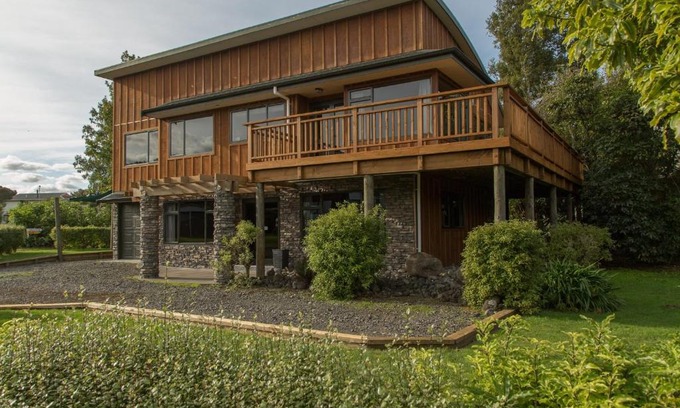 Omori House | Omori Lake Escape - Holiday Home