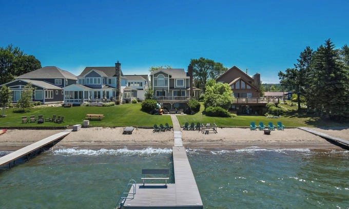 Beulah House | On Crystal Lake, Newly Remodeled, Best Views & Location, Walk to town