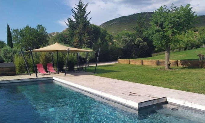 Eyguieres House | "On Dirait le Sud" - Gîte en Provence