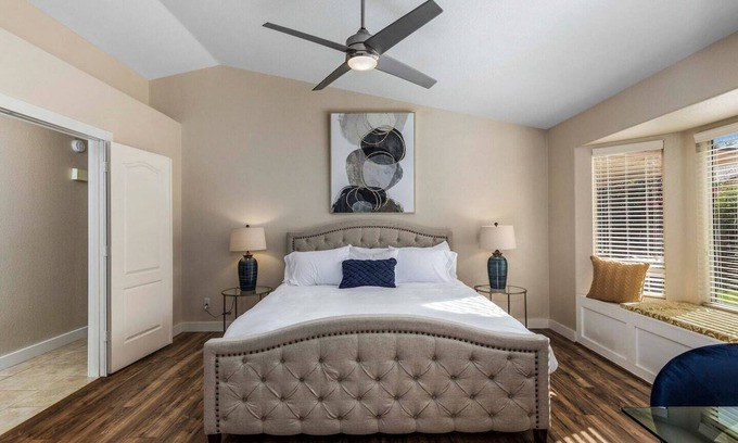 Gilbert House | On HGTV Show House Hunters! Heated Pool! Family & Dog friendly, Prime location!