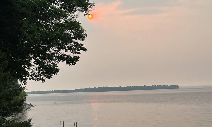 Port Douglass Cabin | On Lake Champlain at the foot of the Adirondacks. Lake access , mountain views