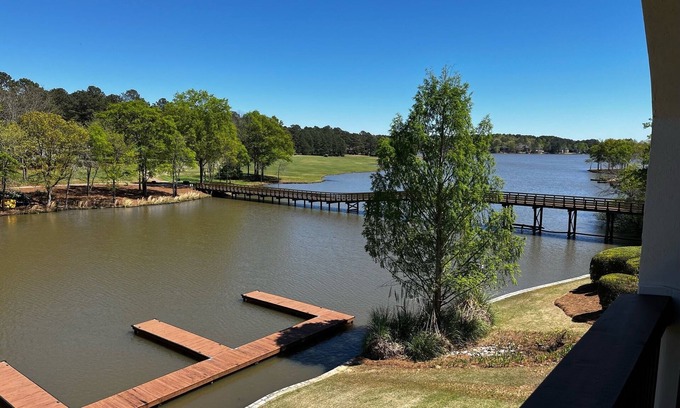Lake Oconee Villa | On Lake Oconee 4 Bed 5 Bath Villa Inside the Cuscowilla with Large Terrace Level