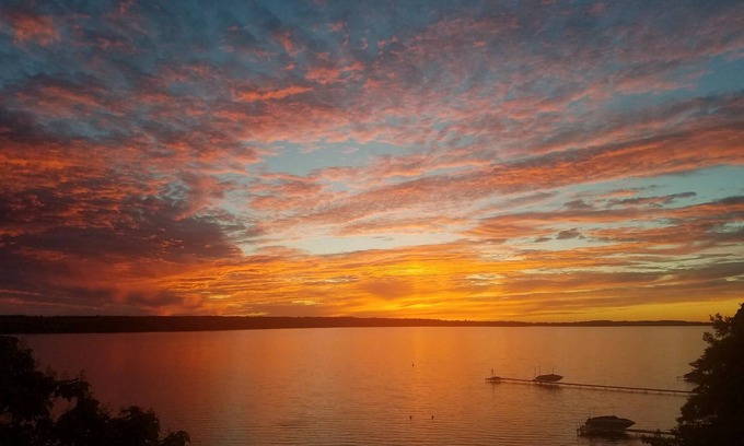 Town of Owasco House | ON LAKE: Private Beach, Central Air, Kayaks, Sunsets,Boat Dock & Clean Swimming!