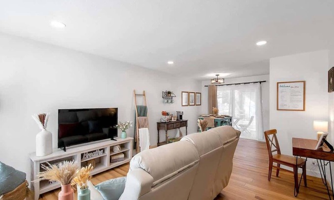 Wichita Apartment | On Par-Relaxing Ground Floor APT