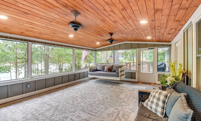 Reed Creek Cottage | On-Site River Access: Hartwell Getaway w/Deck!