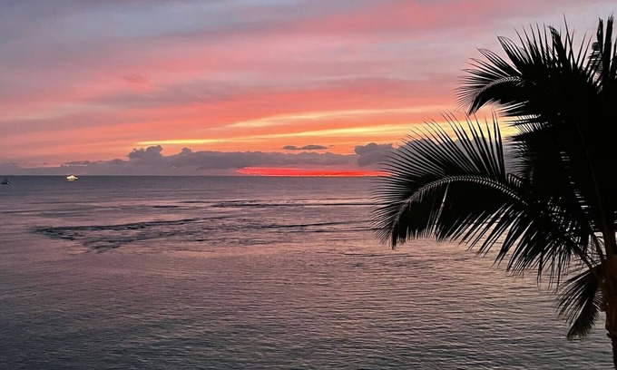 Diamond Head - Kapahulu - St. Louis Condo | ON THE BEACH 🏝 Amazing Breathtaking Oceanfront 2 Bedroom Waikiki on the Beach