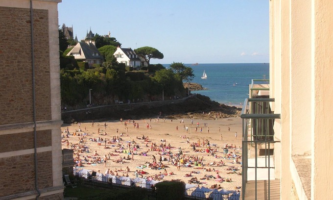 Dinard Apartment | On the beach