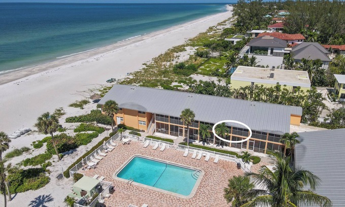 Whitney Beach Condo | On the Beach: Open Monday - Saturday, $200/nt!