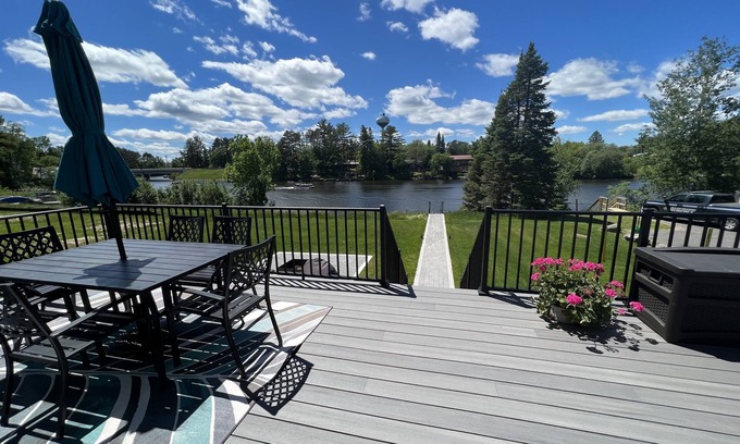 Eagle River House | On the Chain, near downtown, close to trails, private dock, dog-approved! 🌊 🌞 🐶