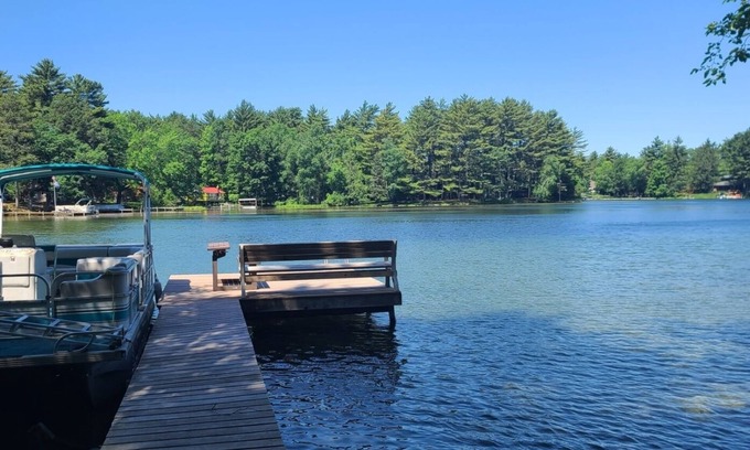 Waupaca House | On the Chain of Lakes in Waupaca, huge 5 bedroom home with Pontoon