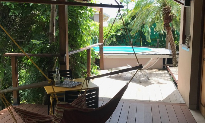 Le Moule Apartment | On the coast, studio cosi for a stay with the sound of the waves