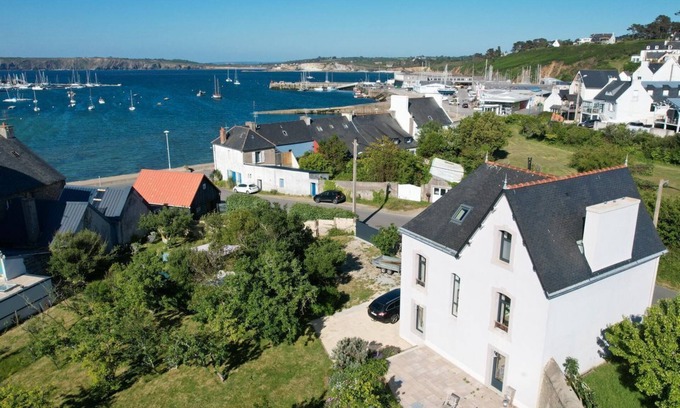Camaret-sur-Mer House | On the port of Camaret, large house with sea view