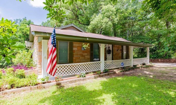 Mobile House | On the River! Patio,Yard- Dozing at Dog River