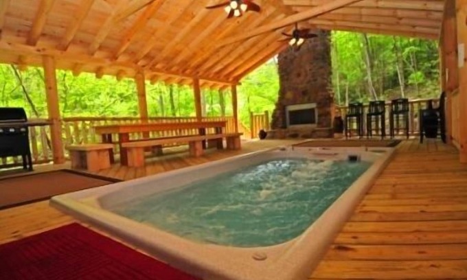 Sevierville Cabin | ✨On the River, Play in Tunnels or Relax in the Swim Spa✨