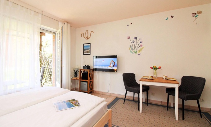Alt Gaarz Apartment | On the Salzhaff WE time-out: beautifully furnished 1-room apartment close to the beach