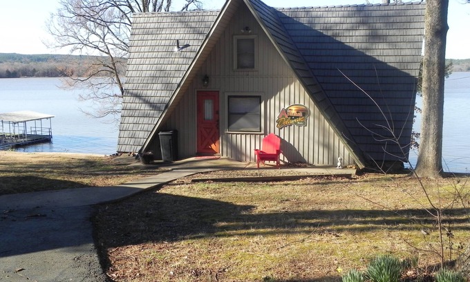 Russellville Cabin | On the Shore of Lake Dardanelle Pet Friendly Waterfront Cabin n