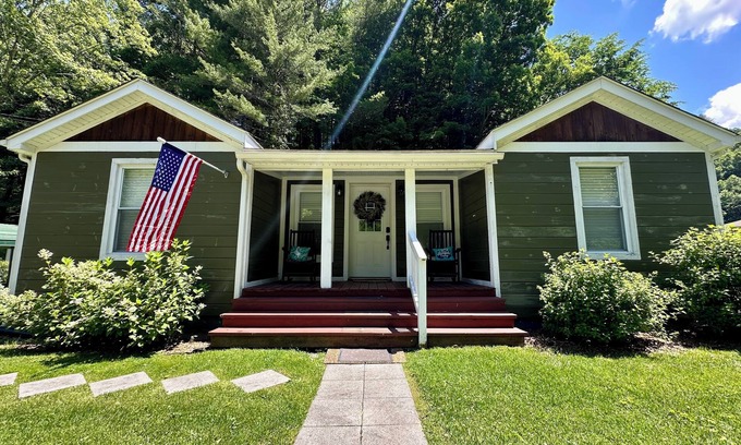Damascus House | On The Trail