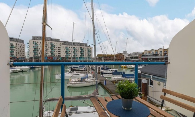Seafront Apartment | On the Water A One-of-a-Kind Stay | Free Parking | By My Getaways