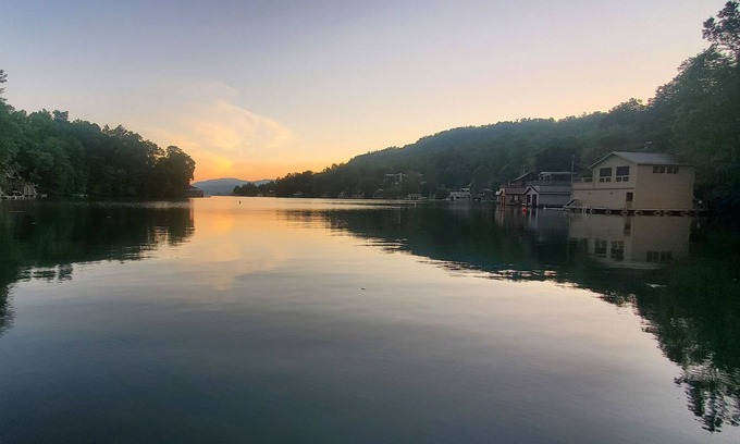Clayton House | On the Water @ Lake Burton! Private Dock! Canoe/Kayak Incl! Walk/Paddle=>Marina!
