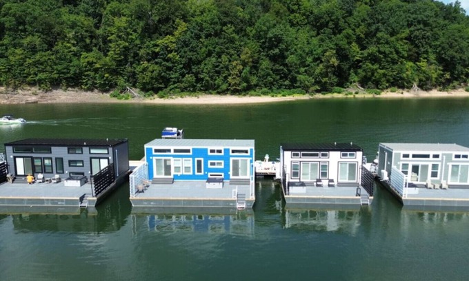 Russell Springs Boat Rental | On-Water 10 #34 - Lake Cumberland marina