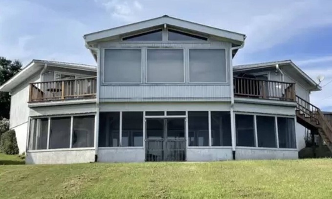 Leesburg House | On Weiss Lake 40 steps to the Water! Come early, stay late-1:00 pm check in/out!