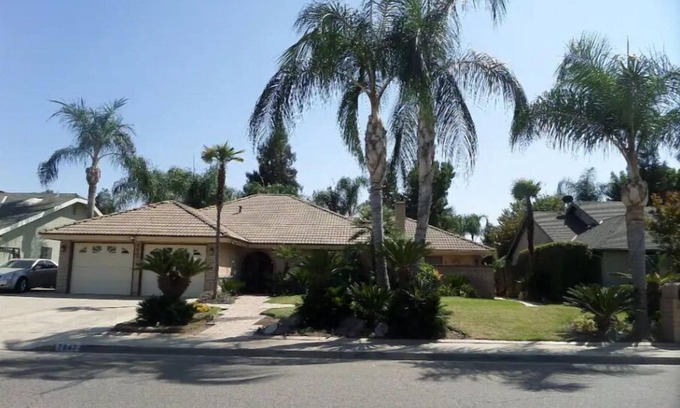 Visalia House | One Bdrm, private bathroom, kitchenette, laundry facilities & gated patio.