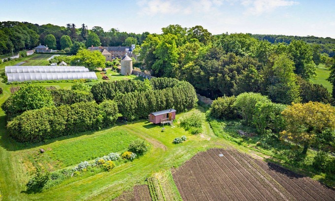 Swindon Cottage | One bed dog friendly bolthole in the Cotswolds - The Organic Wagon