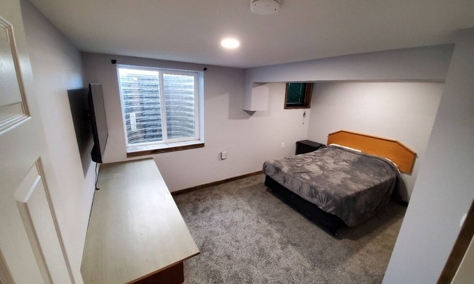 Coeur d'Alene House | One bed room -LOWER UNIT- Kitchenette